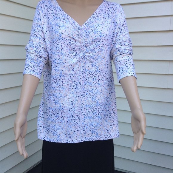 Woman's Top - Picture 3 of 10